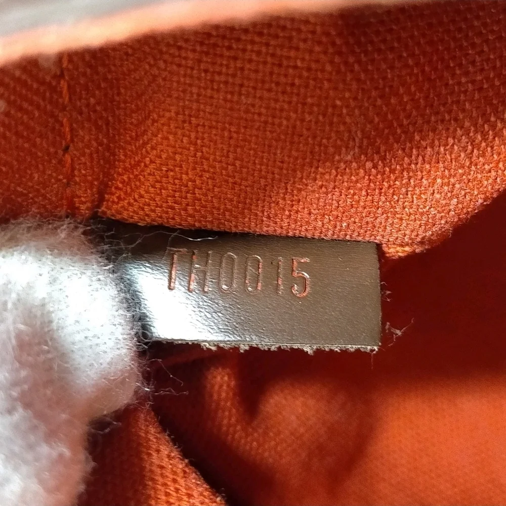 Louis Vuitton Damier Naviglio Messenger Bag - Picture 10 of 15